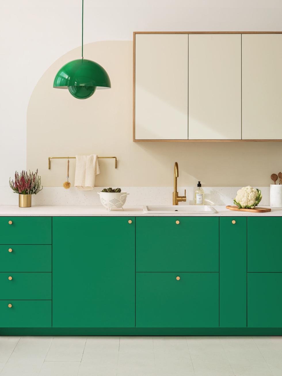 Green 09 - Leaf, Beige 05 - Ivoire and Natural oak kitchen