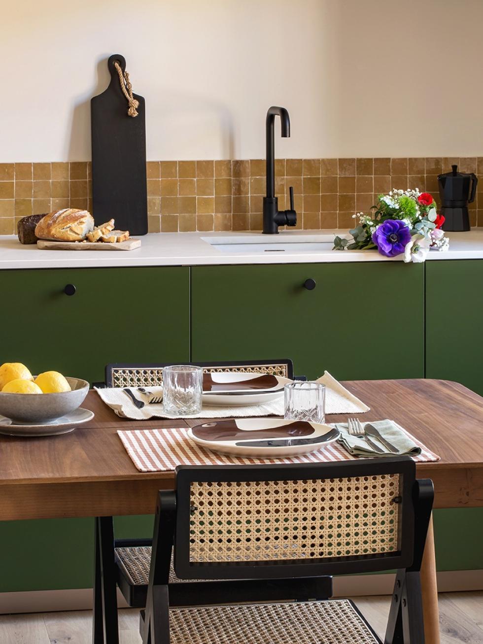 Küche in Olive und Ivoire
