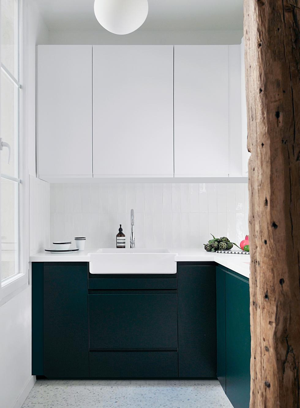 Kitchen in Green 02 - Sombre forest, farmhouse sink