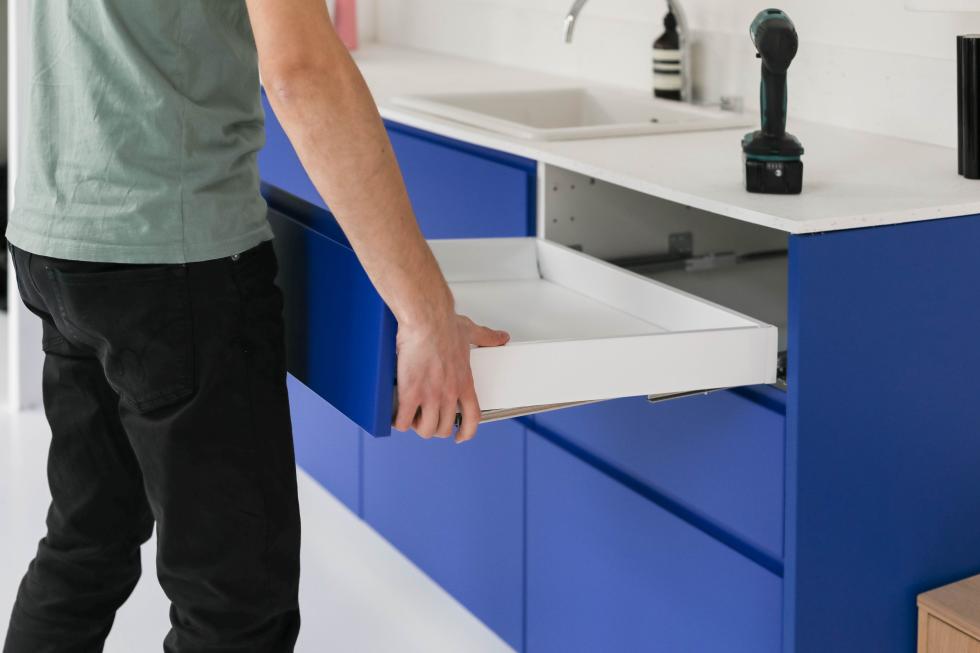 Installation of a Maximera drawer from Ikea