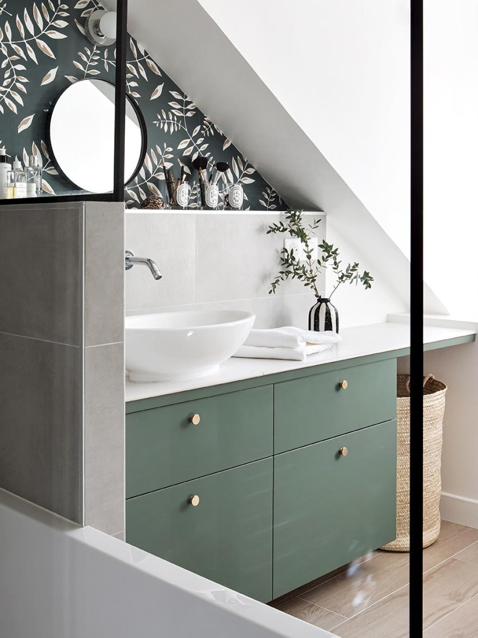 Hanging bathroom cabinet Vert de gris with brass handles