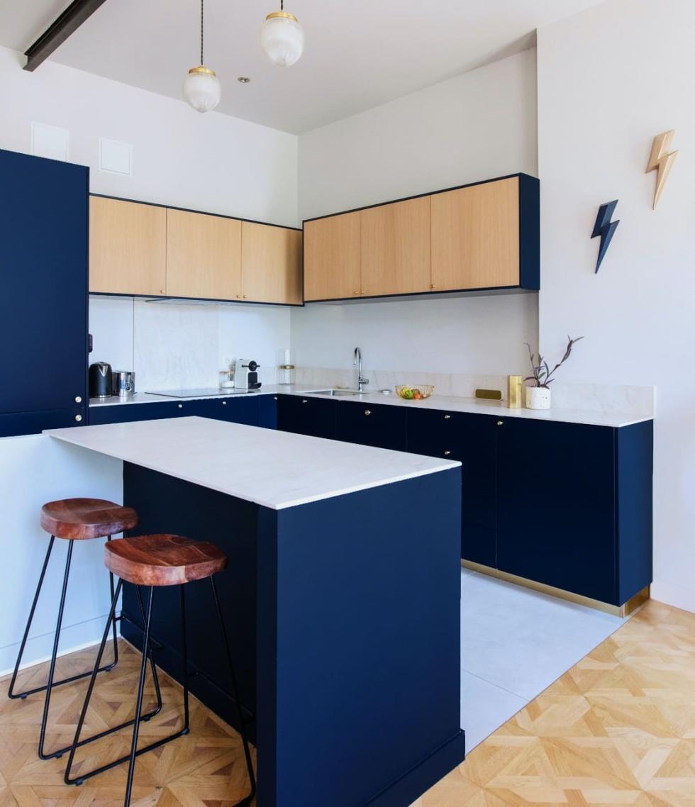 Cuisine bimatière chêne naturel et bleu nuit