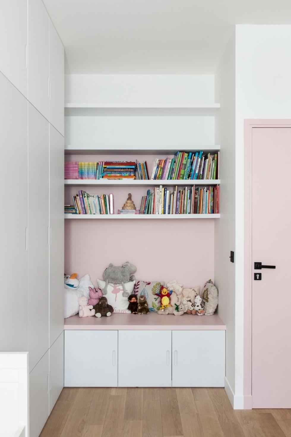 Kid's two-tone wardrobe in white & pink