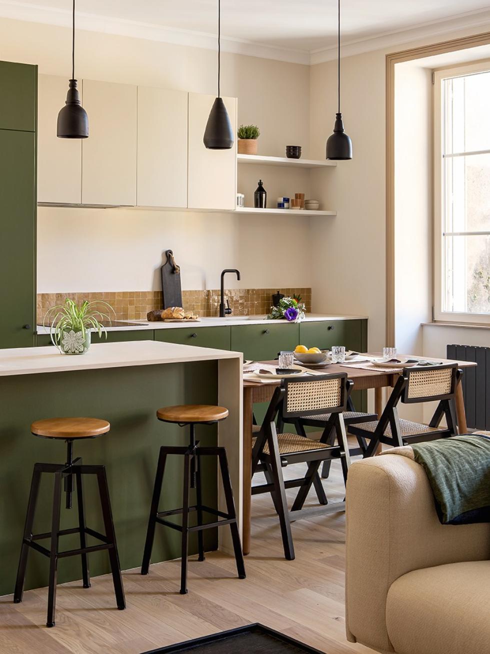 Küche in Olive und Ivoire