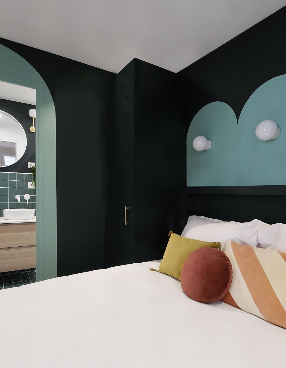 Wardrobe in Green 02 - Sombre forest