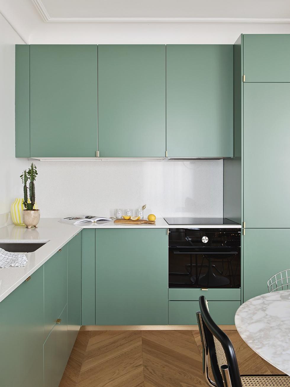 Küche mit Blendpaneelen von Plum Living