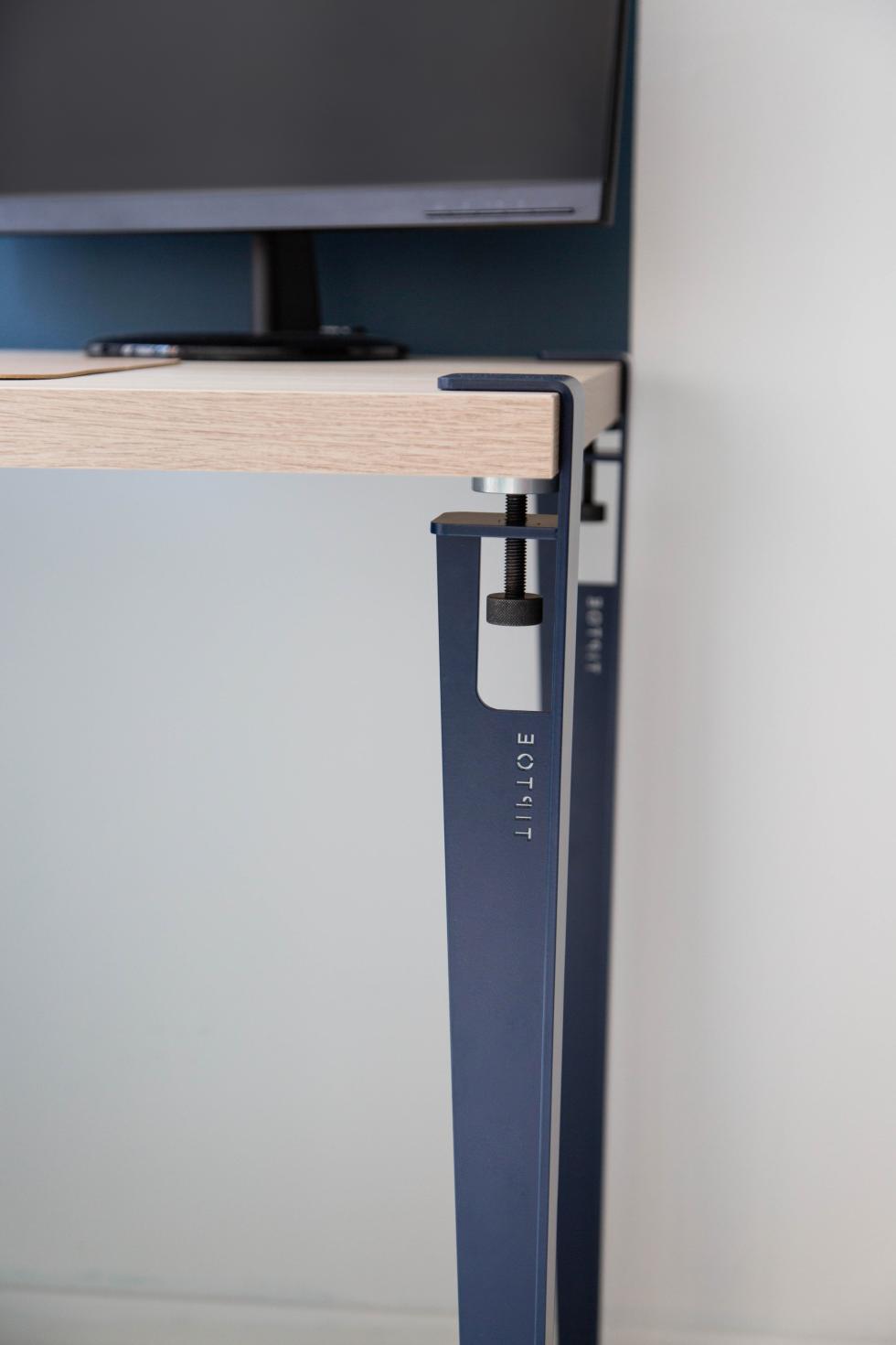 tiptoe desk