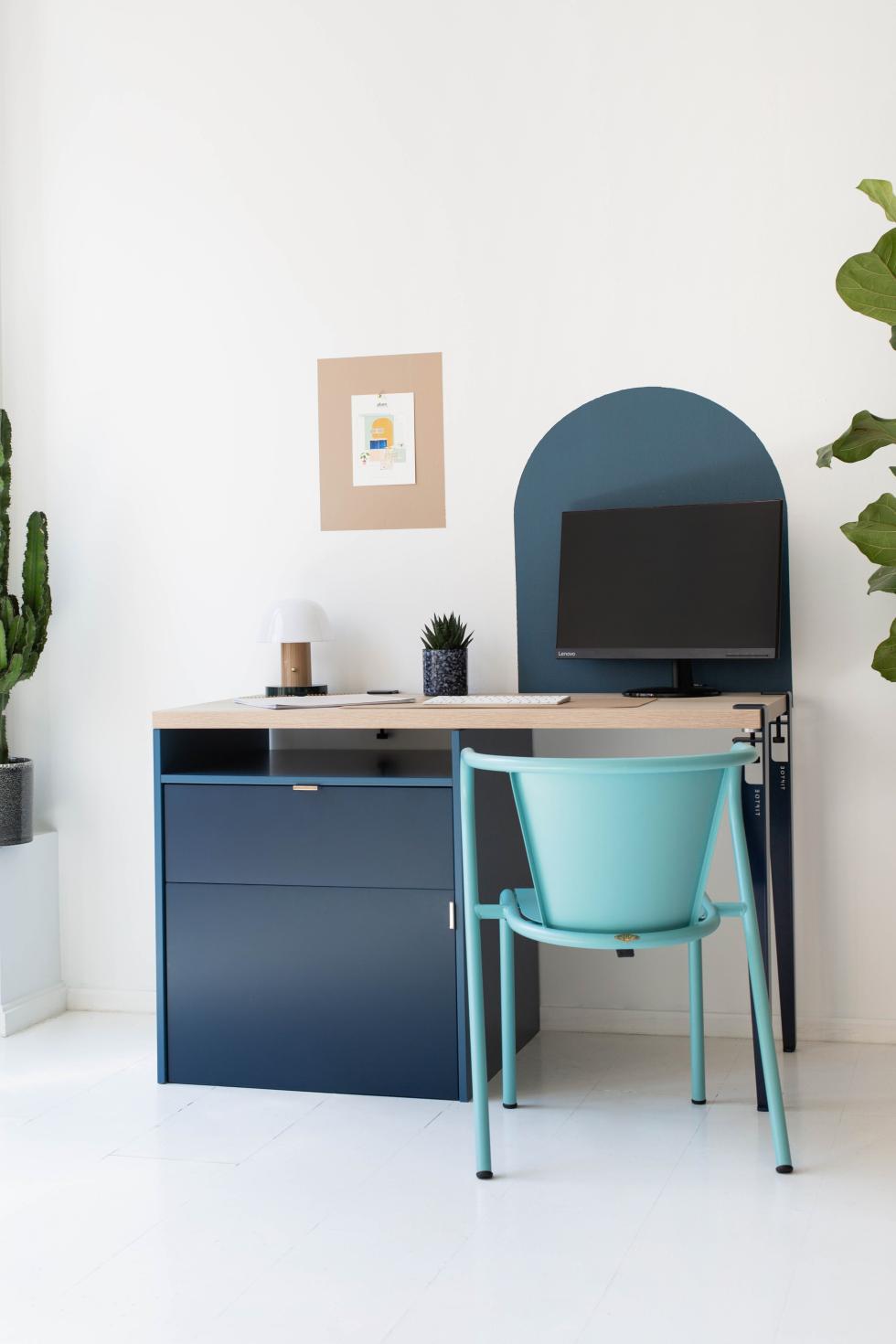 tiptoe desk