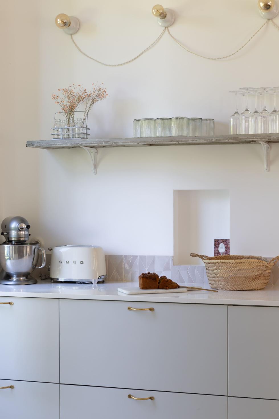 Floating shelves
