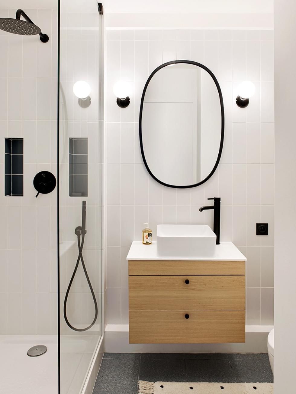 Salle de bain chêne noir blanc