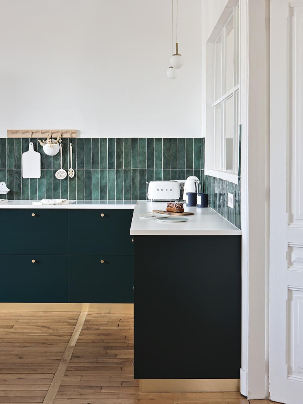Küche in Grün 02 - Sombre forest mit Plum Living Blenden