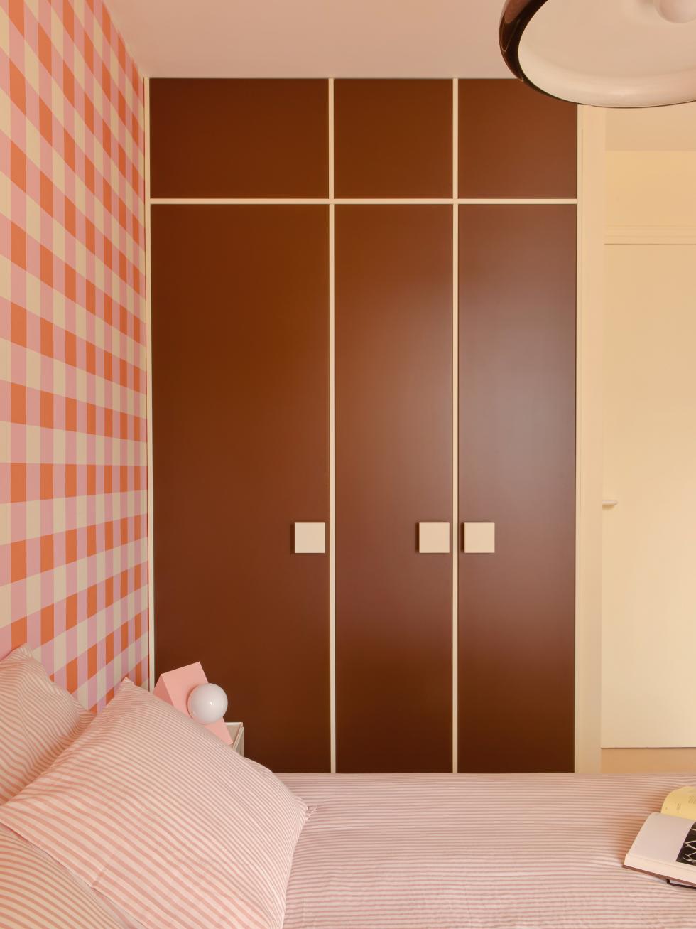 Espresso wardrobe