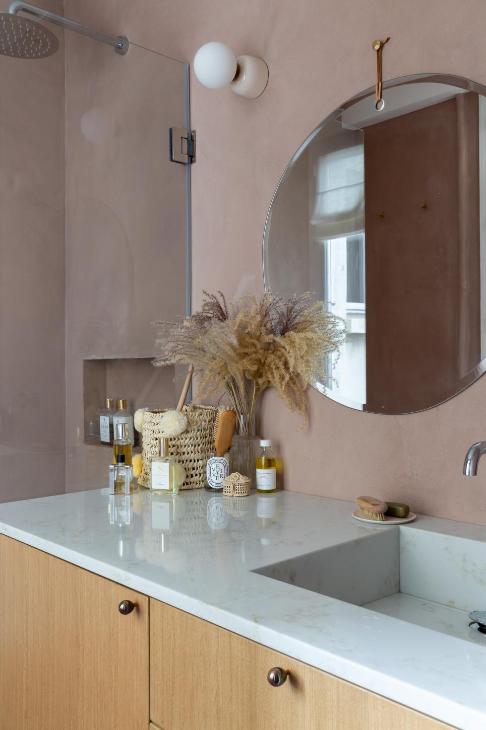 Badezimmer mit gewachstem Beton