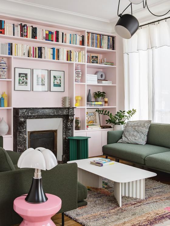 Die Bibliothek von Lucie Socrate - ⓒ Hervé Goluza für Plum Living