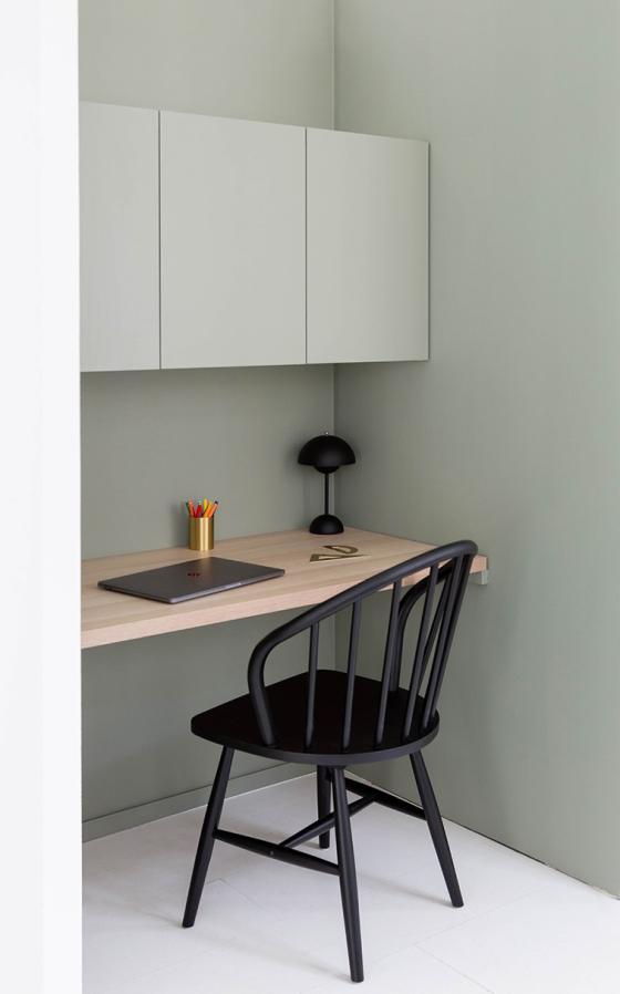 bureau entre deux murs