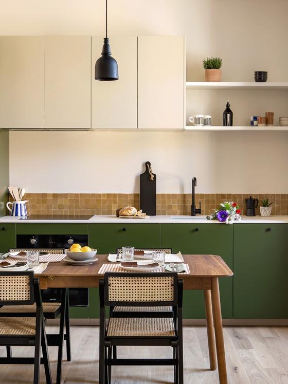 Küche in Olive und Ivoire
