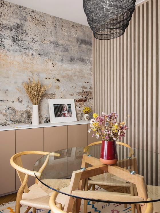 Das Wohnzimmer von Lucie Socrate - ⓒ Hervé Goluza für Plum Living