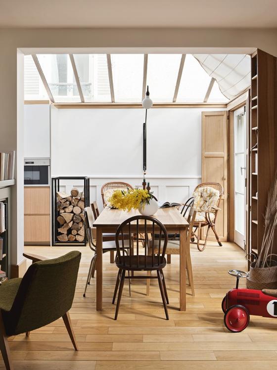 Skandinavisches Wohnzimmer aus Holz