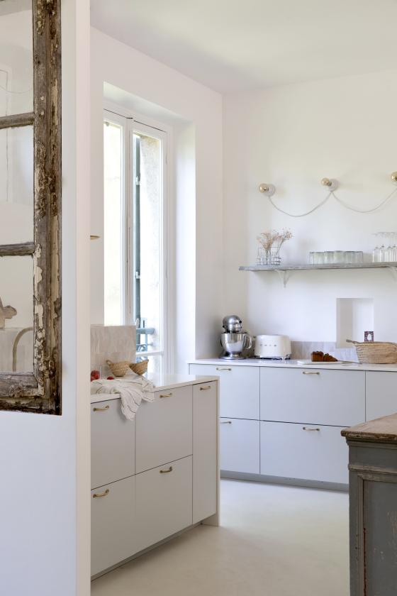 Light grey kitchen