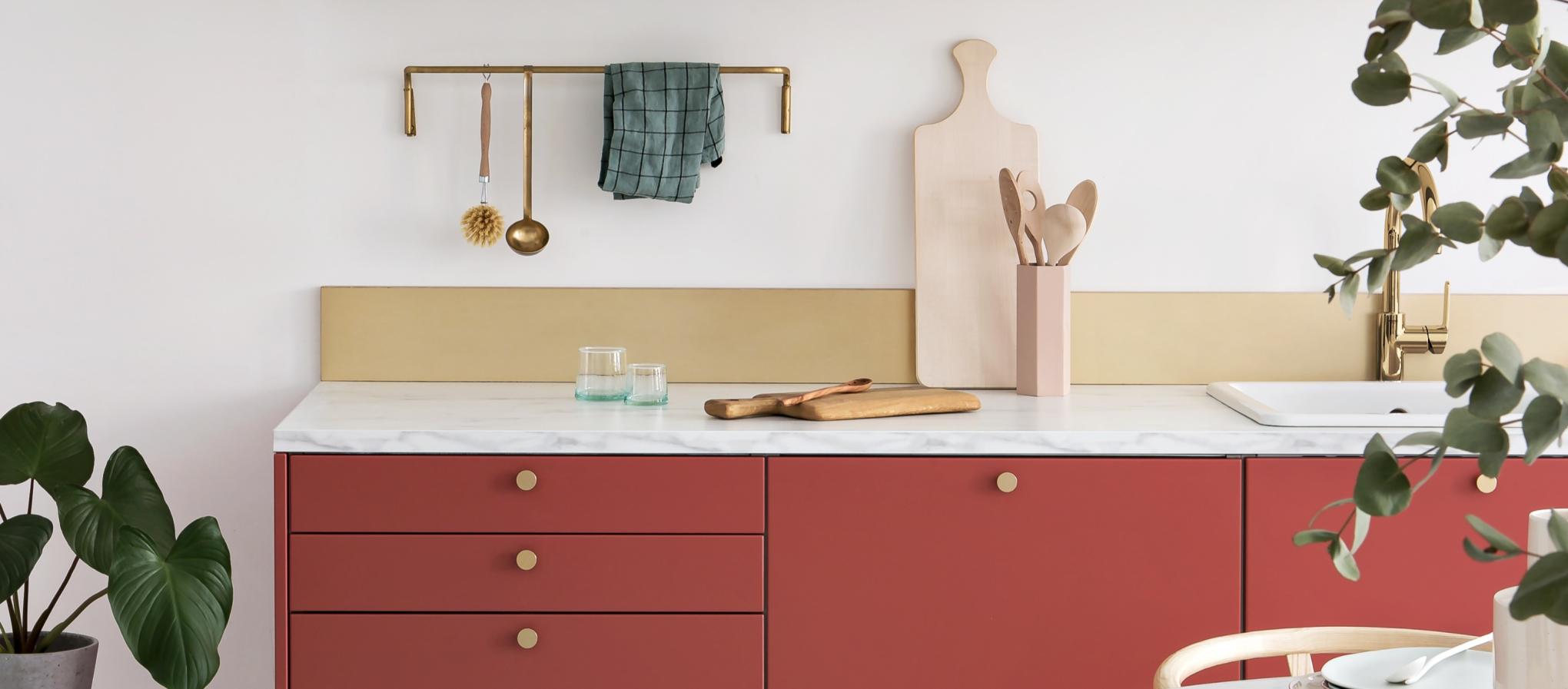 Green kitchen brass splashback