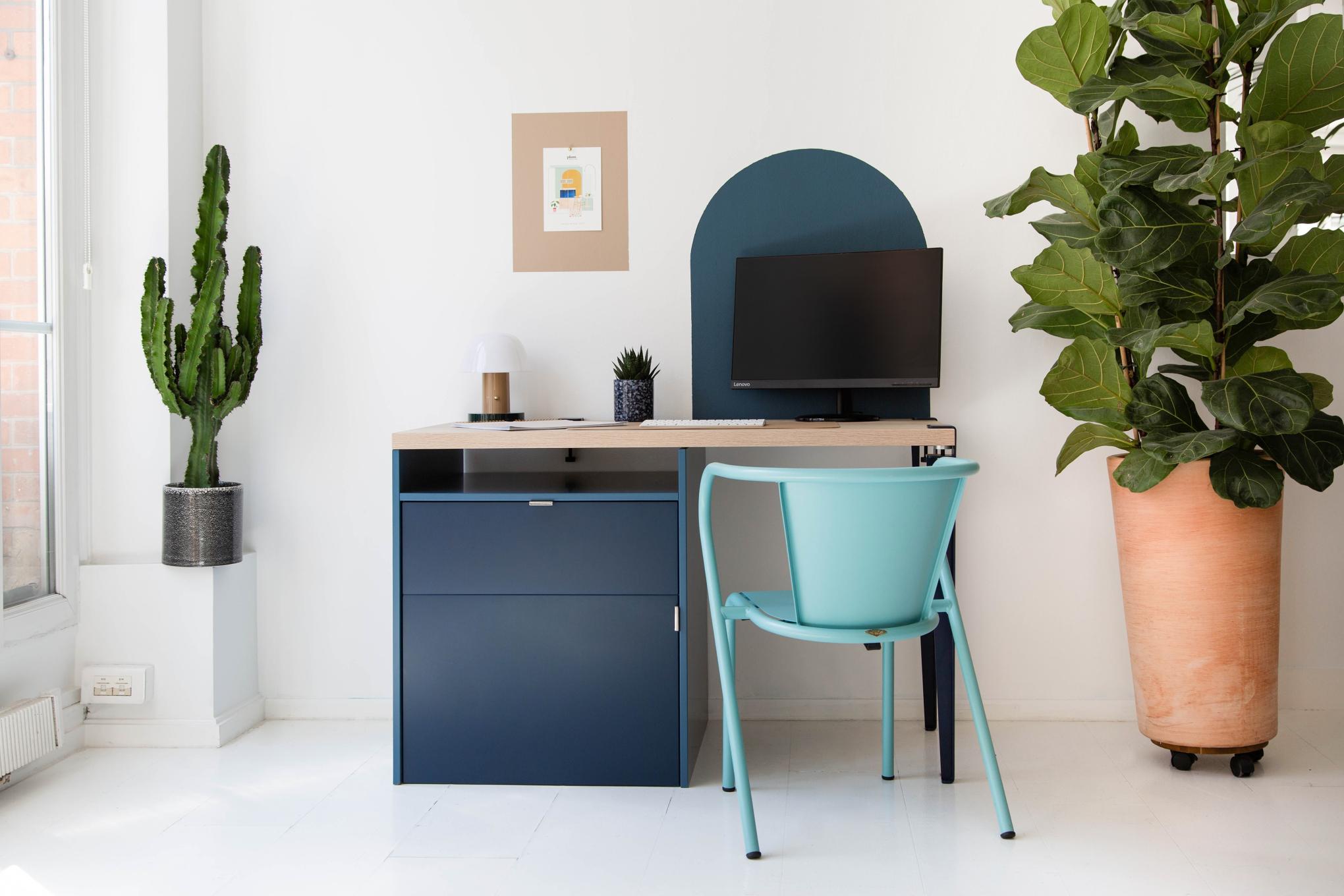 tiptoe desk
