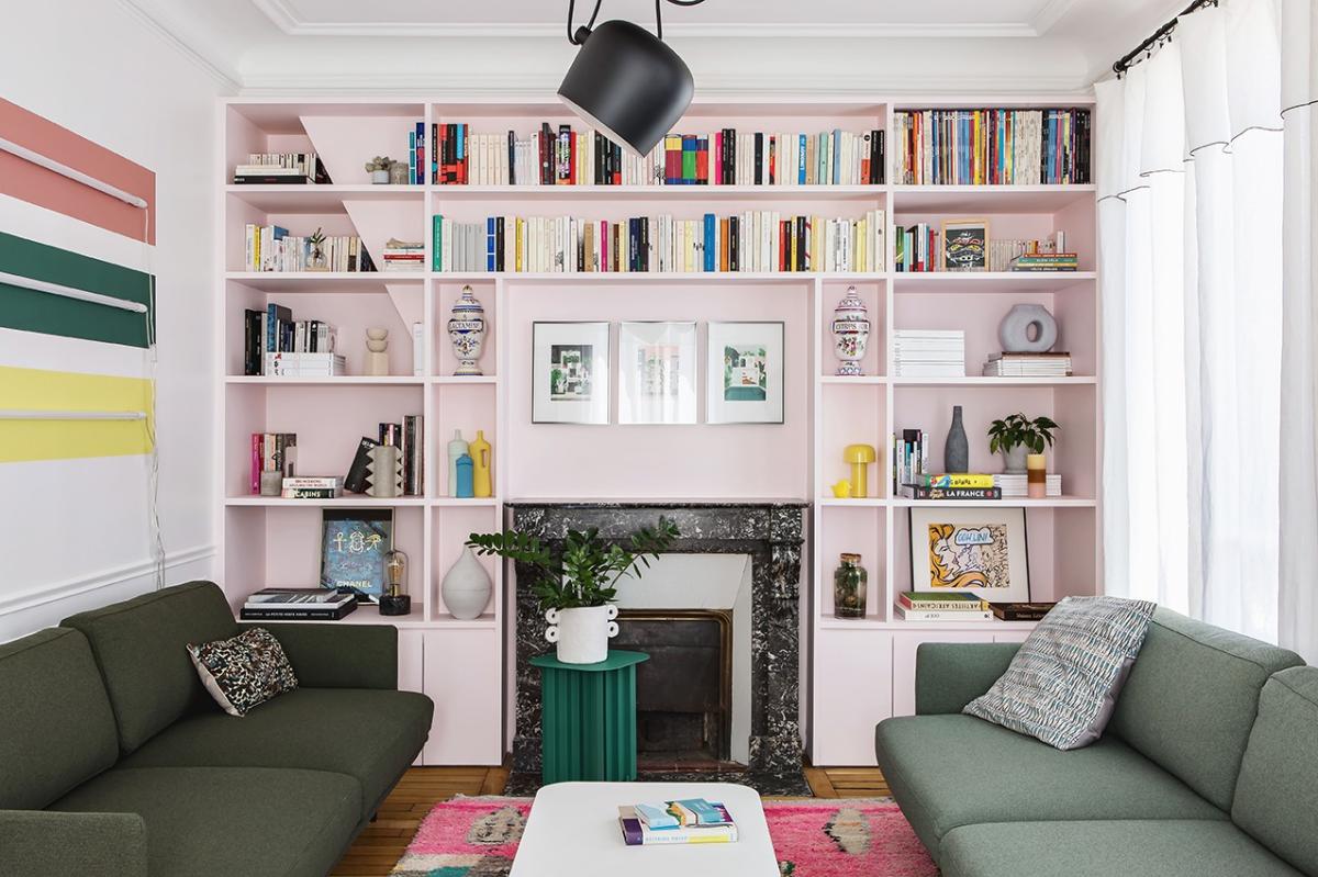 Die Bibliothek von Lucie Socrate - ⓒ Hervé Goluza für Plum Living