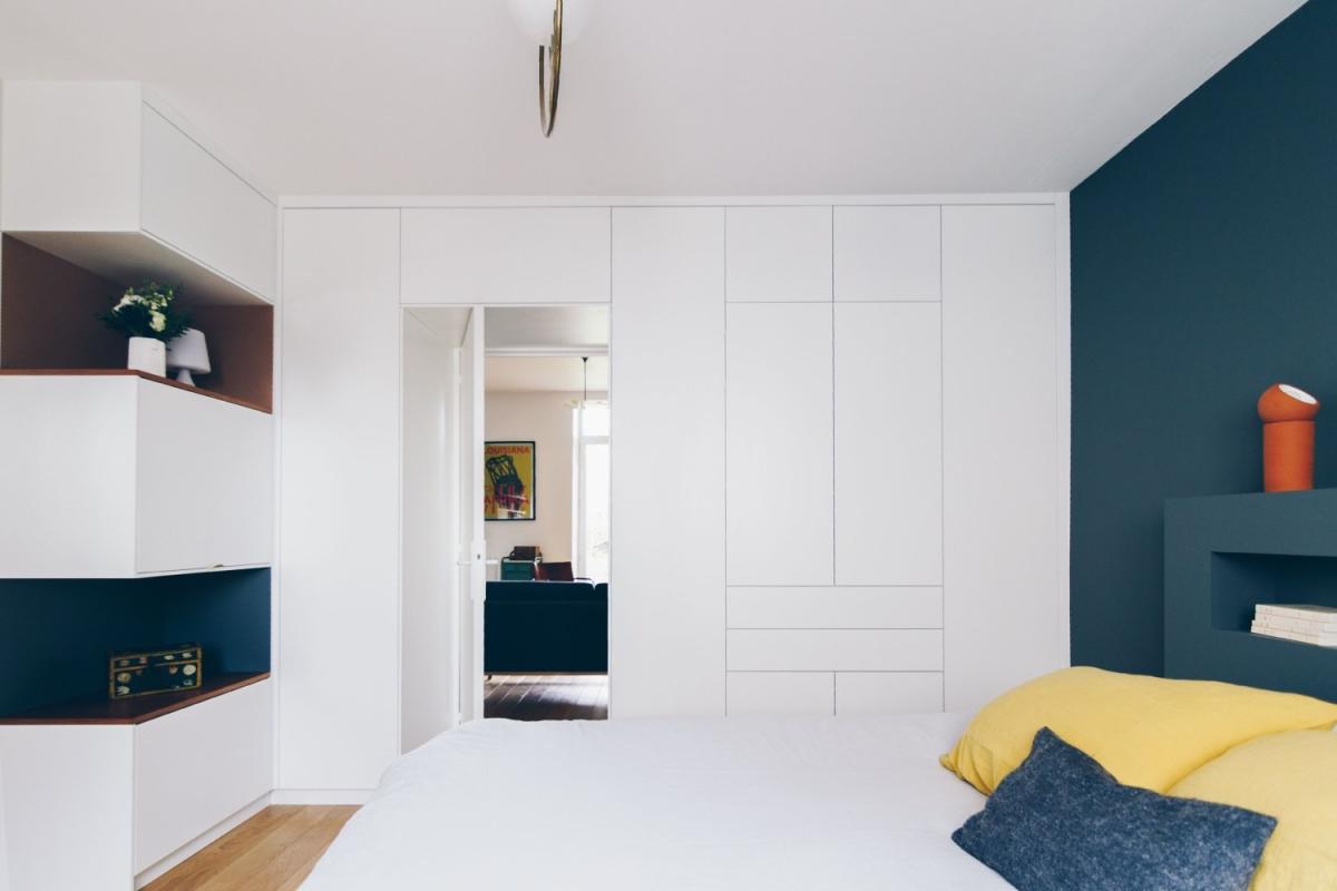 Blue / white wardrobe