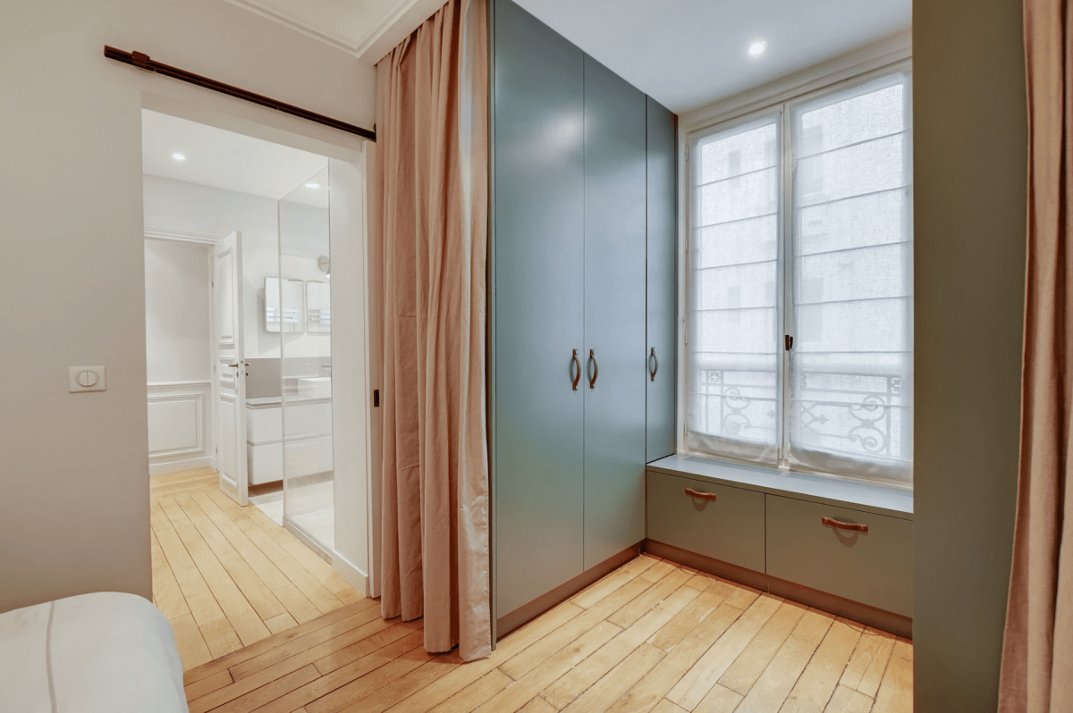 Window wardrobe