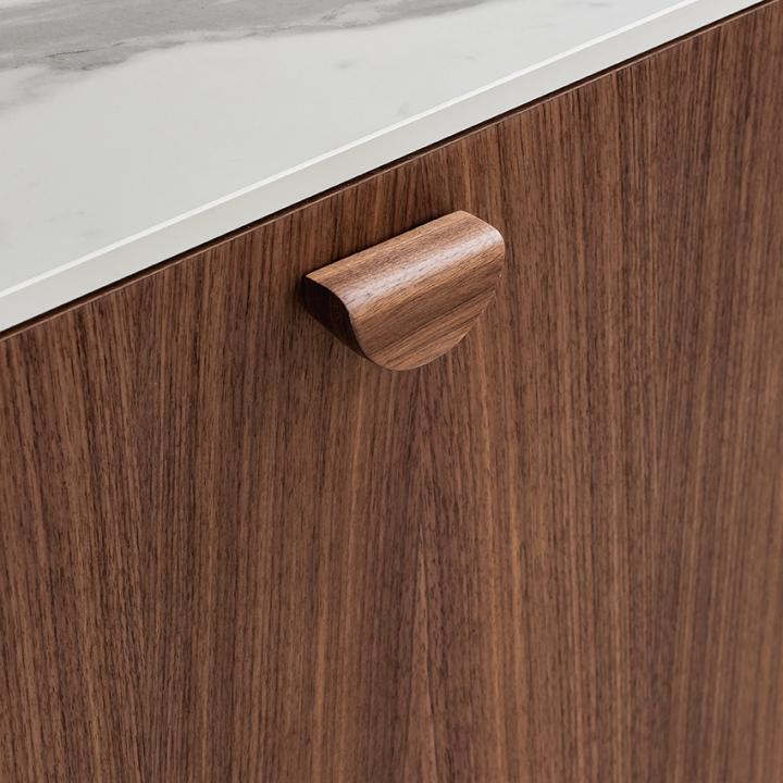 Handle | Aura