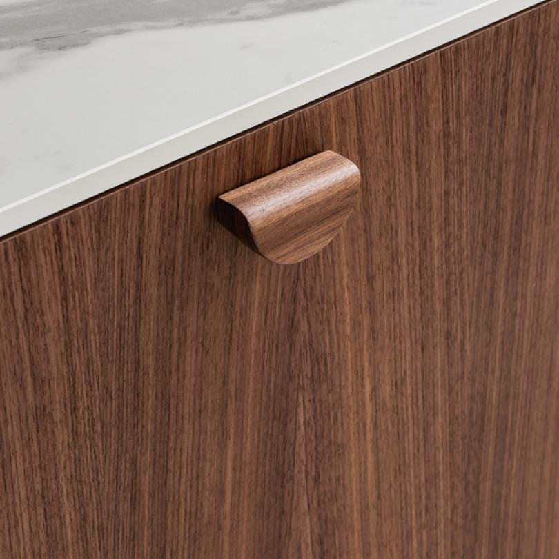Handle | Aura