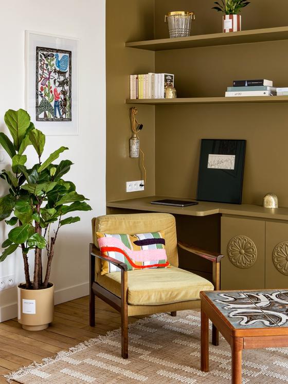 Wohnzimmer Olive mit Vintage-Dekoration