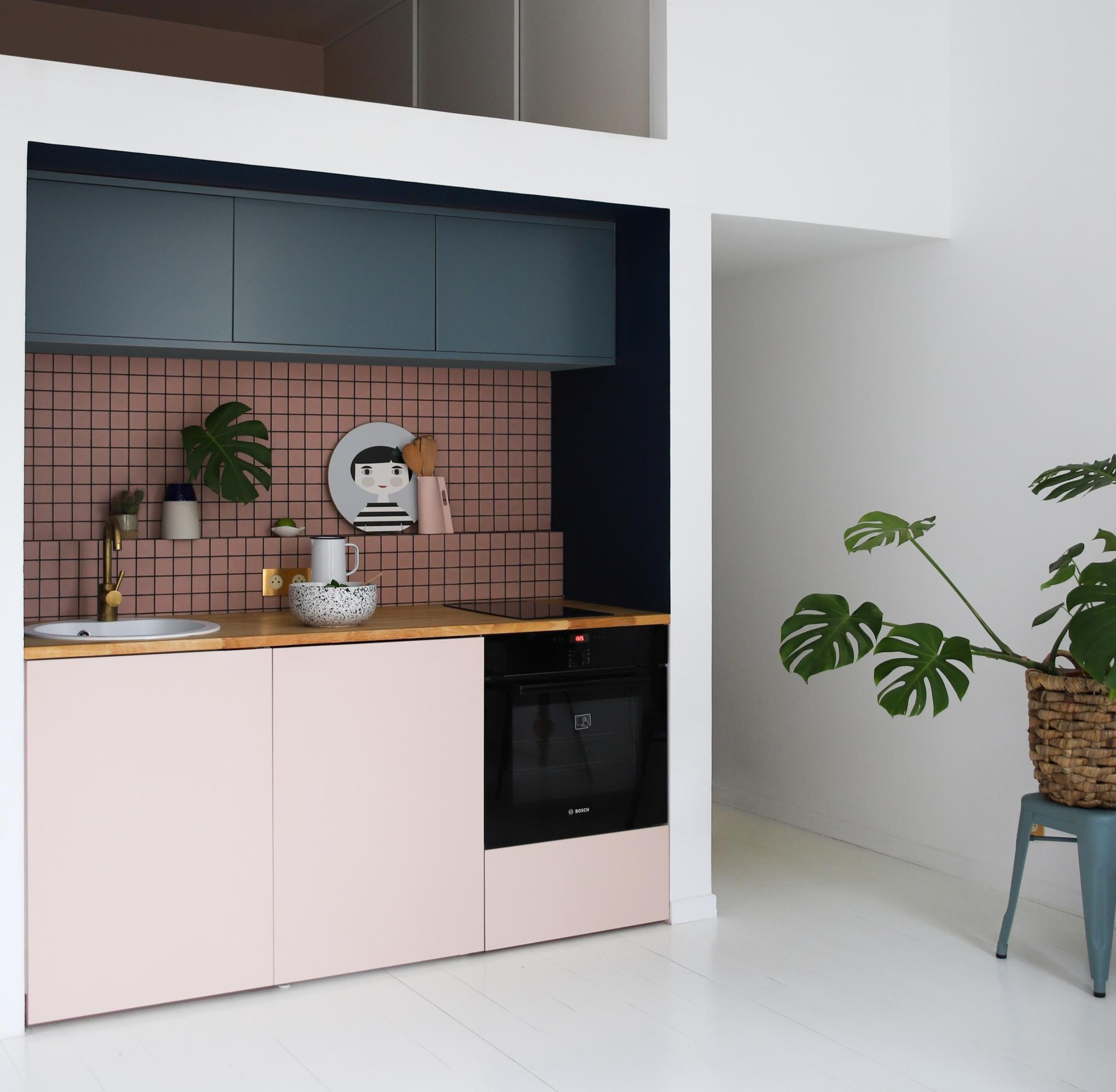 Projekt umgesetzt von @miss_etc mit unsere glatten Fronten in Mattlack Beige rosé und Bleu paon